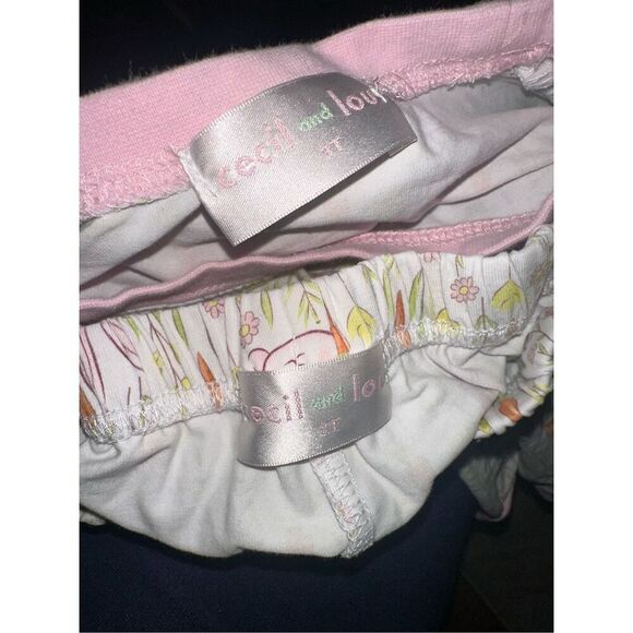 Great Condition Cecil and Lou bunny and carrot pajamas, size 3T - Picture 5 of 5